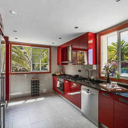 Flamboyant Apartment *